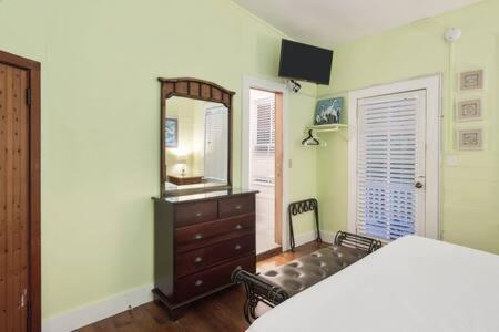 Curry House - Pool, King Bed & Balcony! Room 7 Cayo Hueso Exterior foto