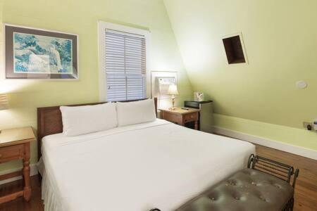 Curry House - Pool, King Bed & Balcony! Room 7 Cayo Hueso Exterior foto